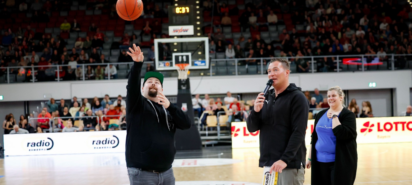 LUKAS SCHMIDT in der Brose Arena, die Heimat der Bamberg Baskets